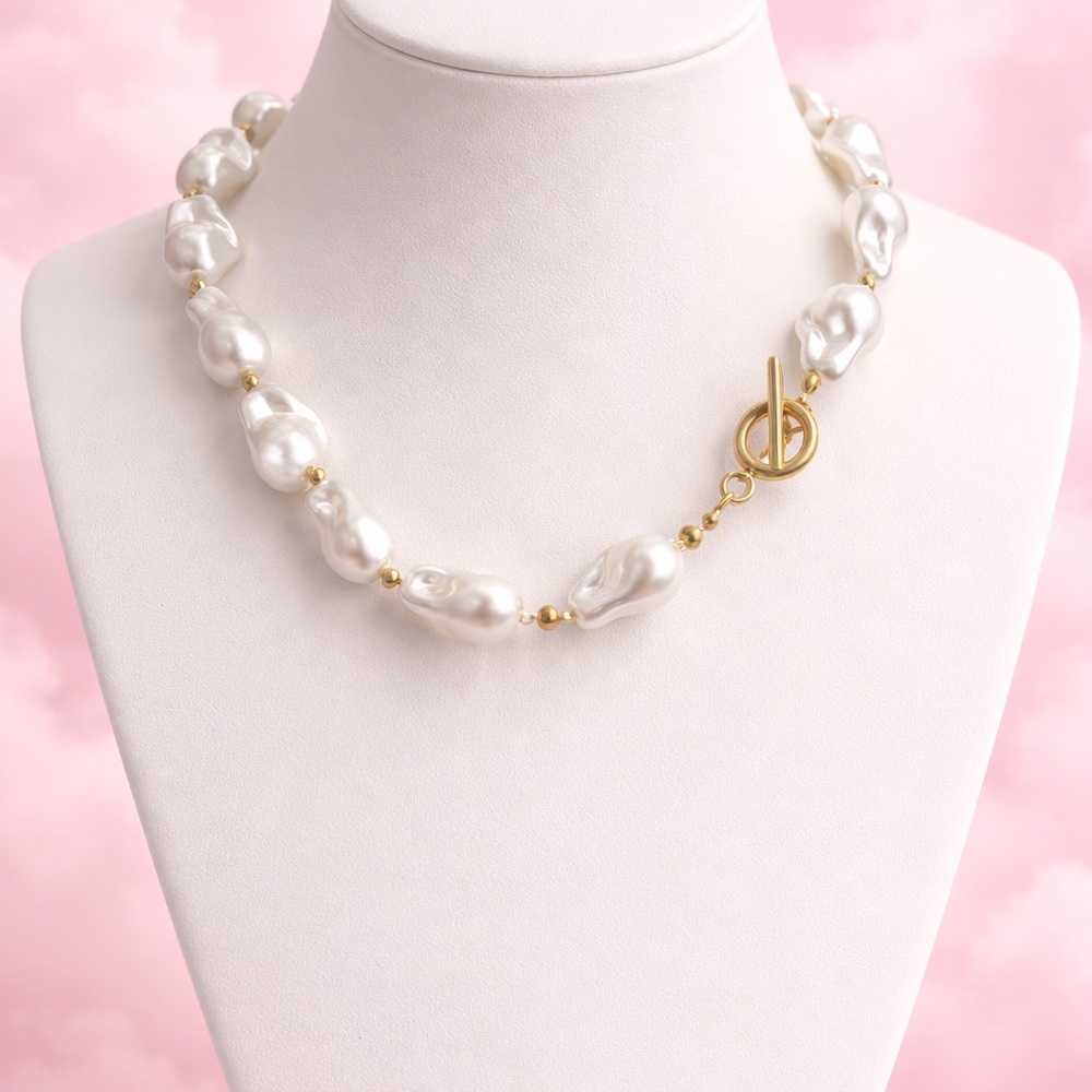 Baroque Pearl and Gold Necklace - Picture 3 of 6